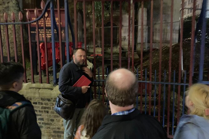 London's Ghosts & Gruesome Past Nighttime Walking Tour - Farringdon Station and the ghost beneath the rails