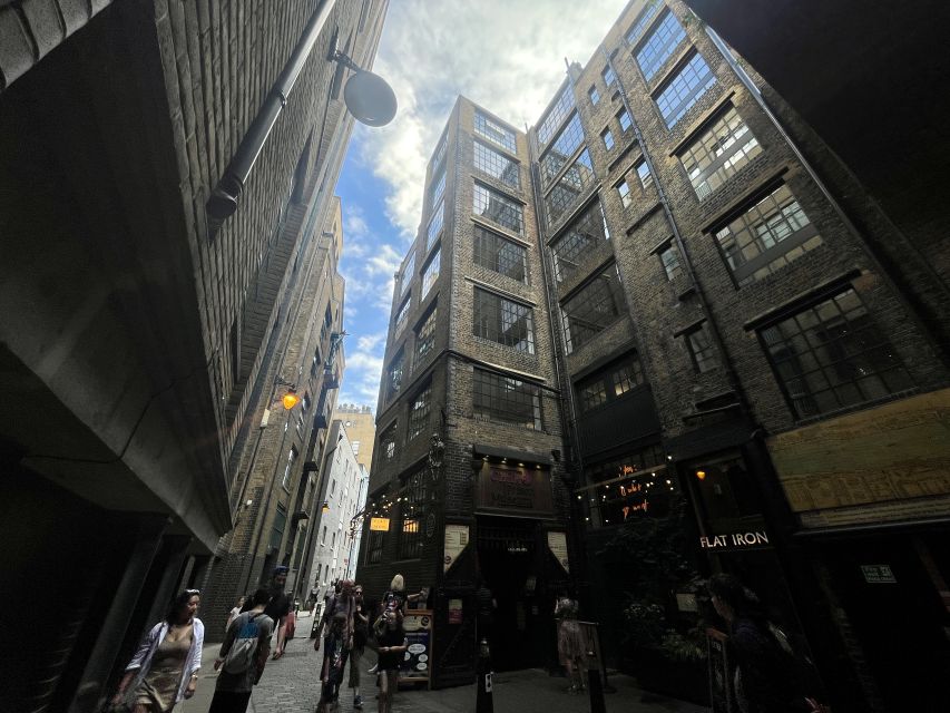 London: Witches and History Bankside Walking Tour - Southwark Cathedral and the first witch tales