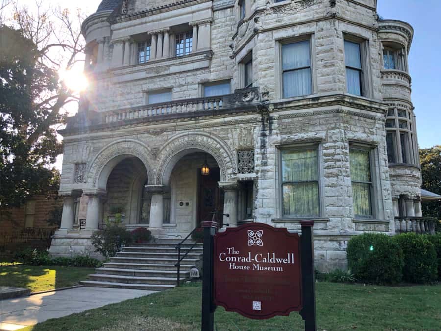 Louisville: Old Louisville Walking Ghost Tour - What the 100-minute route feels like