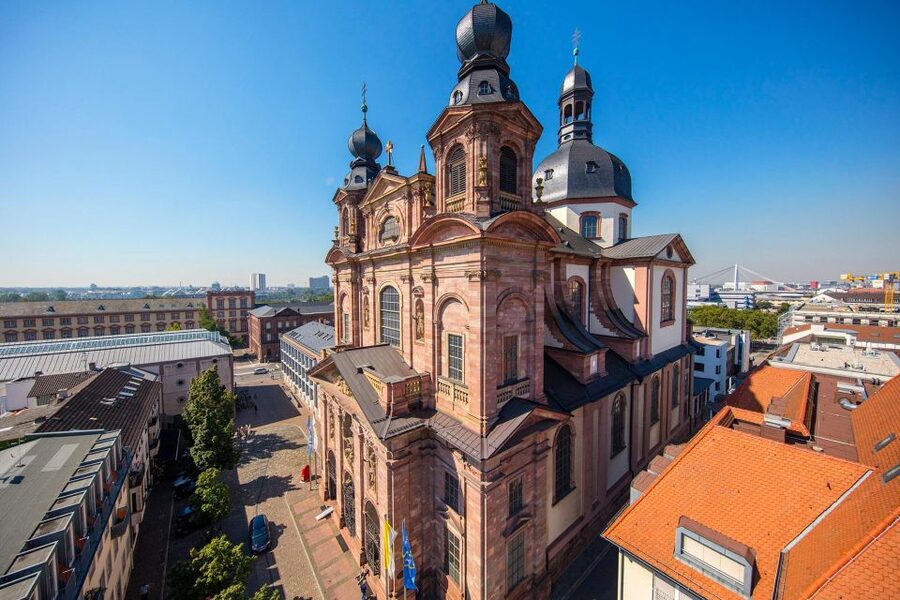 Mannheim, guided costume tour: Hangmen, Witches, Huguenots - Witchcraft, war, epidemics, and the Mannheim Experiment