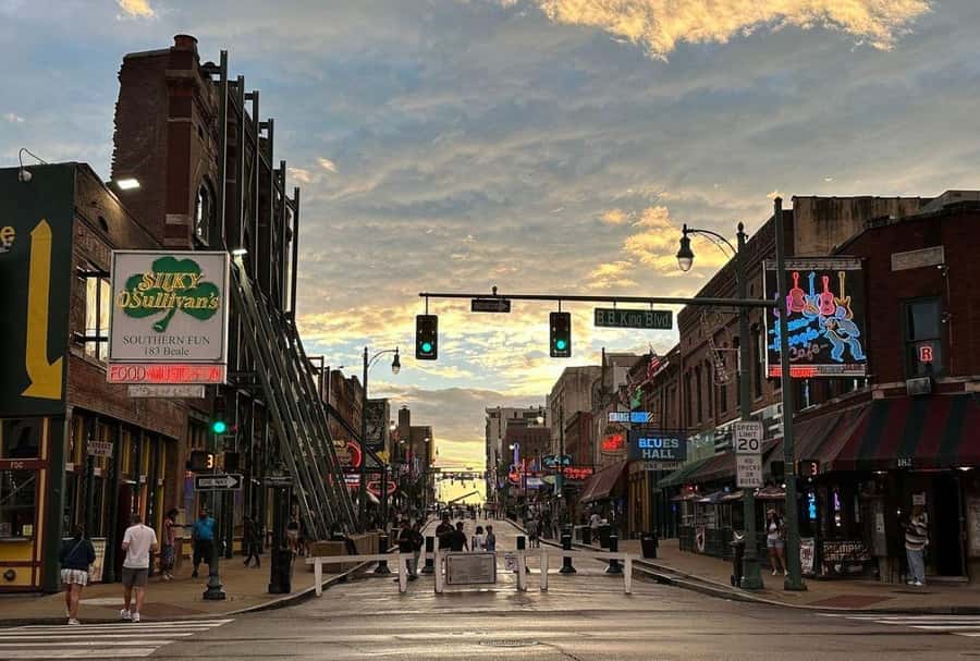 Memphis: 90-minute Haunted Walking Tour - The Orpheum Theater and Mary
