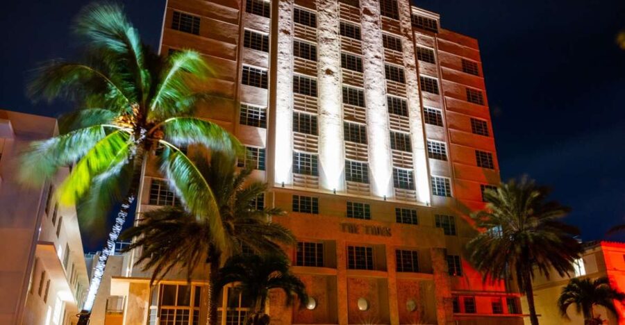 Miami: Ghosts, Boos and Booze Haunted Pub Crawl - Lummus Park and the darker side of Ocean Drive