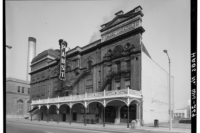 Milwaukee Downtown Ghost Tour - The Shadow of City Hall - The Pfister Hotel: Milwaukee’s most famous haunt