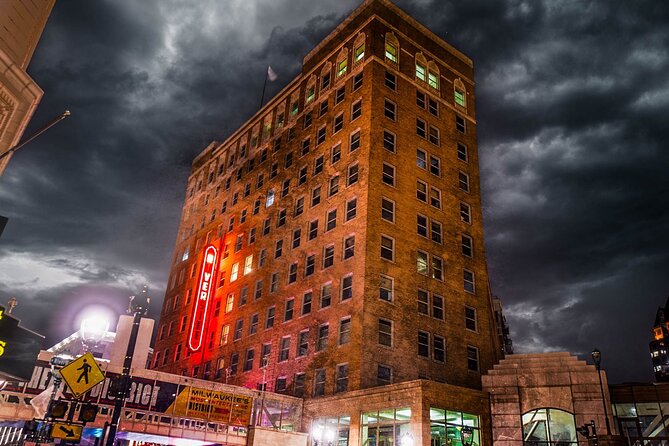 Milwaukee Morbid Mirrorlight Ghost Tours - Pabst Theater: performers, patrons, and old stories