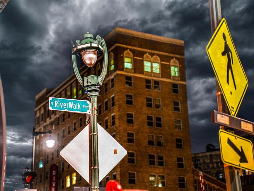 Milwaukee Morbid Mirrorlight Ghost Tours - Should you book Milwaukee Morbid Mirrorlight?