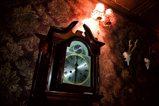 moviESCAPE Stockport Haunted House II Demon's Curse Escape Room - The staff, pace, and group experience