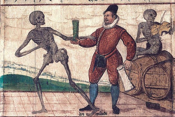 Munich Macabre Group Walking Tour - St. Peter’s Church and the meaning of old graves