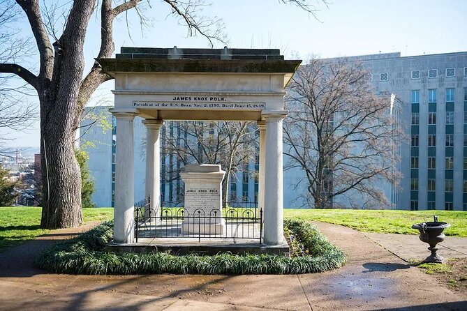 "Murder in Music City" Night-Time Ghost Walking Tour of Nashville - The guide can make or break the evening