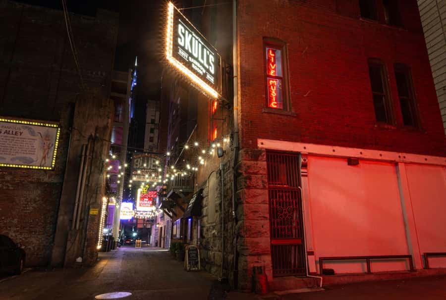Nashville: Music City Ghosts & Hauntings Guided Walking Tour - Broadway stories with a grim edge