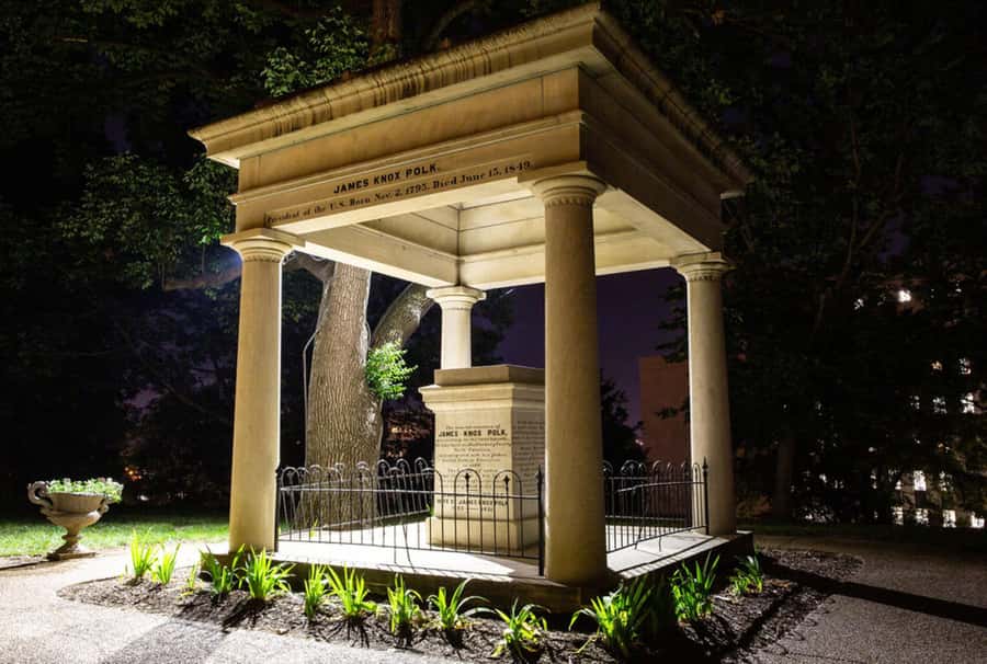 Nashville: Music City Ghosts & Hauntings Guided Walking Tour - What the guides add to the experience