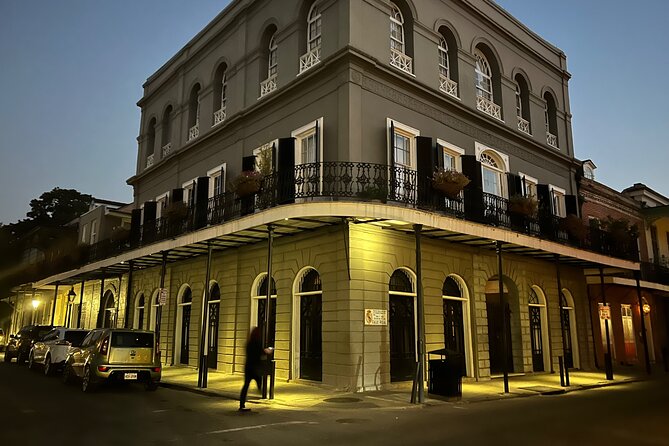 New Orleans : Best of Ghost & Voodoo Experience Walking Tour - What the guide adds to the walk