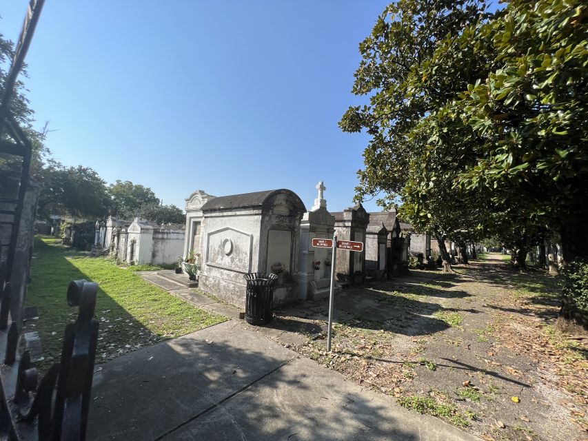 New Orleans : Best of Ghost & Voodoo Experience Walking Tour - A $20 tour with a clear purpose