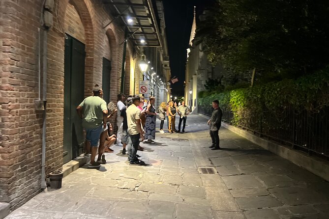 New Orleans : Best of Ghost & Voodoo Experience Walking Tour - Haunted houses from the outside