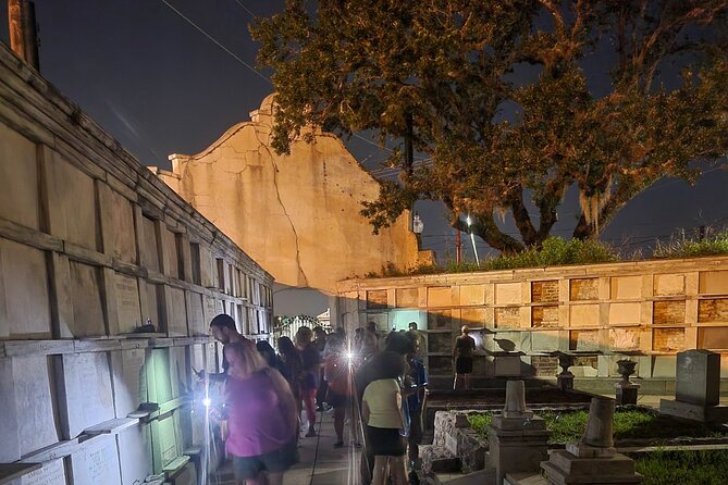 New Orleans Cemetery Bus Tour with Exclusive Cemetery Access - The meeting point and the easy first drink stop