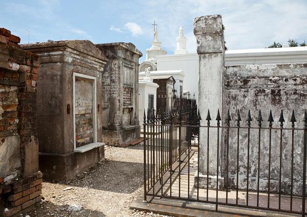 New Orleans Dead of Night Ghosts and Cemetery Bus Tour - Key points to know before booking