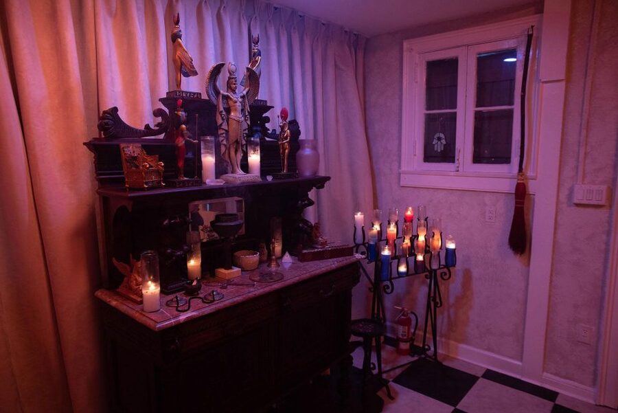 New Orleans: French Quarter, Witches, Voodoo, & Ghost Tour - The LaLaurie Mansion and the darker stories