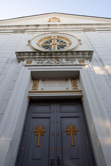 New Orleans: French Quarter, Witches, Voodoo, & Ghost Tour - Meeting your guide on Decatur Street