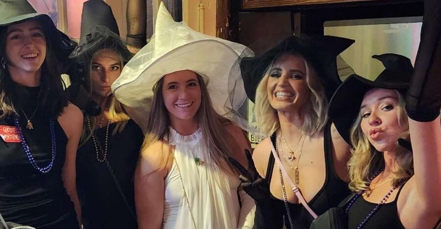New Orleans: Ghost and Haunted Pub Crawl Tour with Free Shot - Why this pub crawl works for a first night in New Orleans