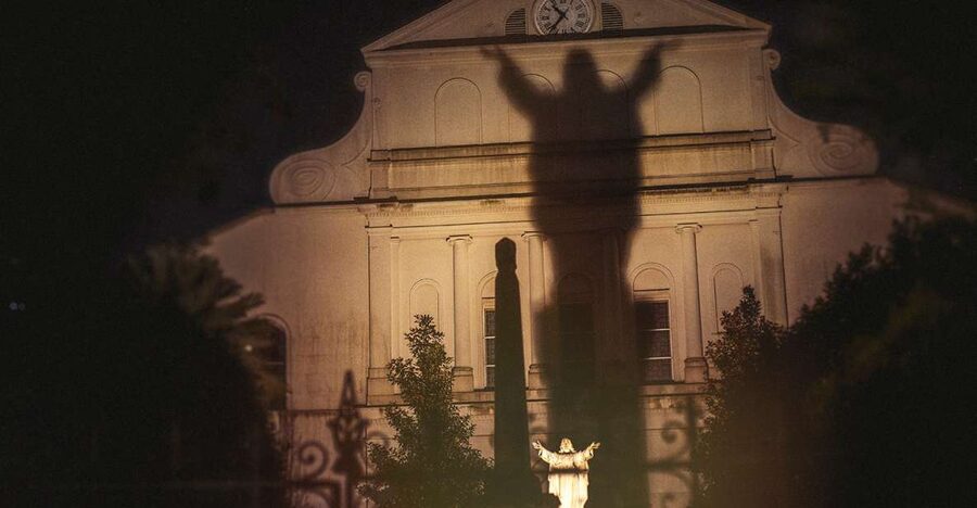 New Orleans: Ghost, Crime, Voodoo, and Vampires Guided Tour - A final walk through the French Quarter