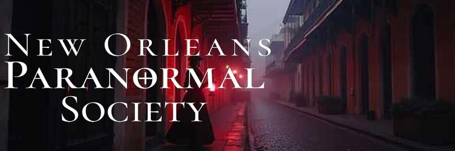 New Orleans: Guided Nighttime Ghost Hunt - Entering the first haunted location