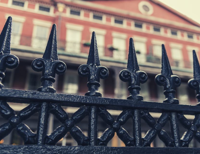 New Orleans: Voodoo Legends, Vampires & Magic Walking Tour - Boutique du Vampyre and modern vampire culture