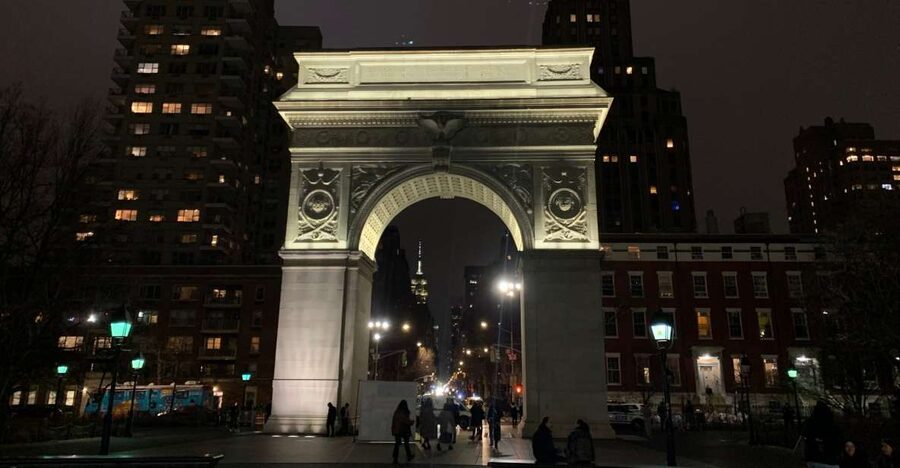 New York City: Gangsters and Ghosts 2-Hour Walking Tour - The guides make or break the experience