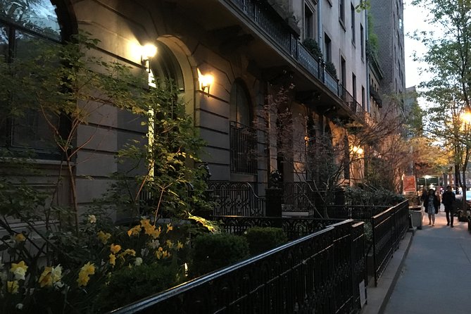 New York City Ghost Tour of Greenwich Village - The Friends building and the first Village stories