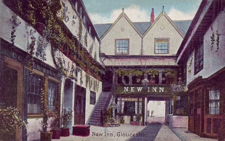 Newent: Ghost Tour - Starting at Lake Car Park