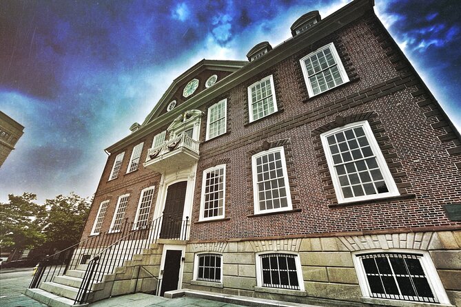 Newport Ghosts: Seaside Hauntings and Hags Tour - Starting in Washington Square at 8 PM