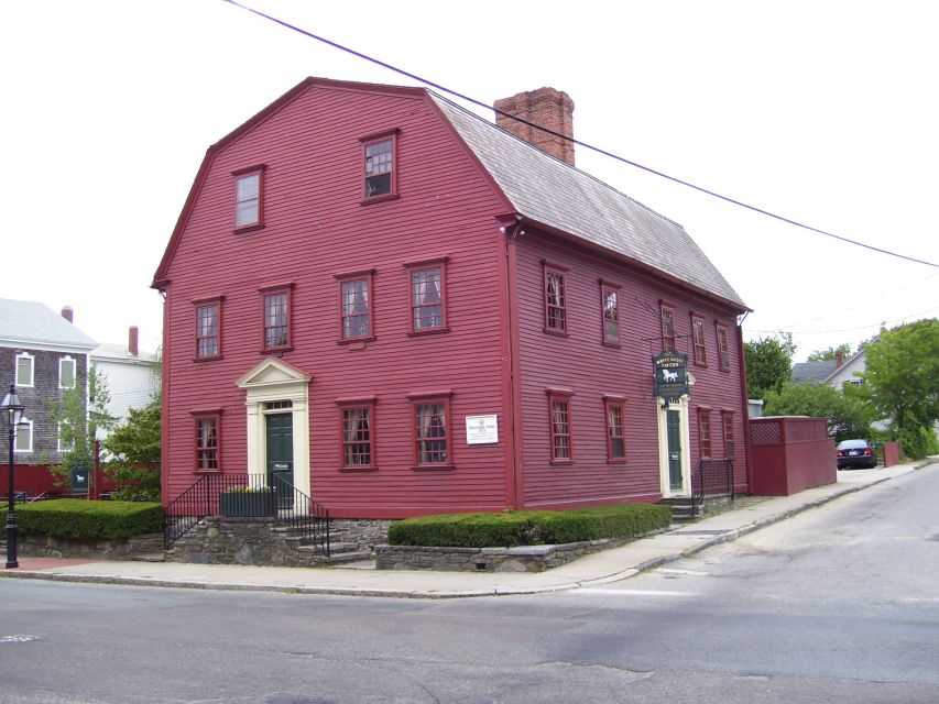 Newport: Historic District Ghosts Guided Walking Tour - Why the history matters as much as the ghosts