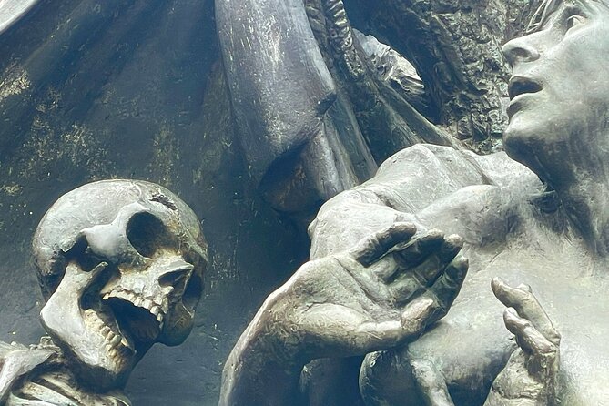 Nuremberg Ghosts and Gallows Evening Walking Tour in English - Crossing Hangman’s Bridge