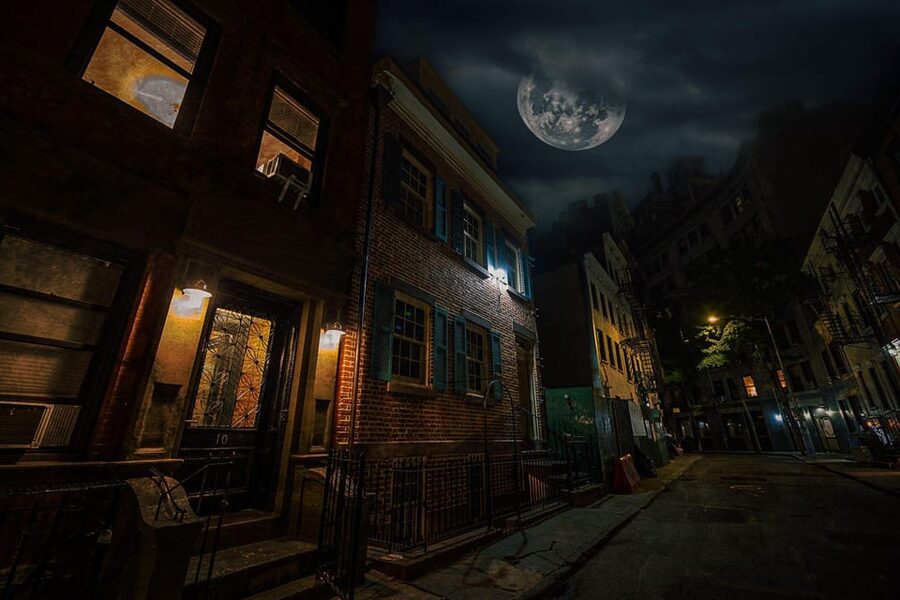NYC: Boos & Booze Haunted Pub Crawl - Who will enjoy this pub crawl?