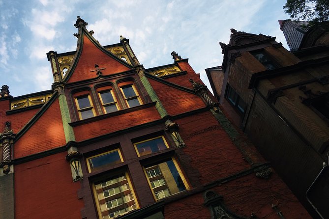 Old Louisville Ghost Tour as Recommended by The New York Times @ 4th and Ormsby - The guides are the heart of the experience