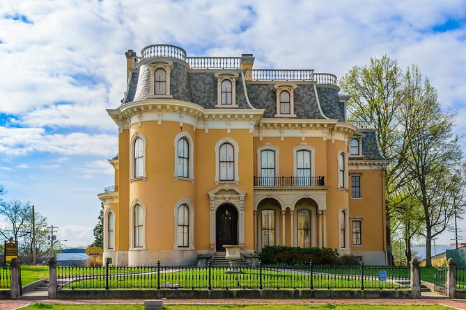 Old Louisvilles Famous Ghosts Smartphone Guided Walking Tour - Central Park connects the Duponts to the route