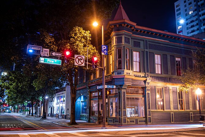 Orlando Haunts Boos and Booze Haunted Pub Crawl - Seven sites, four pubs, and a brisk downtown route