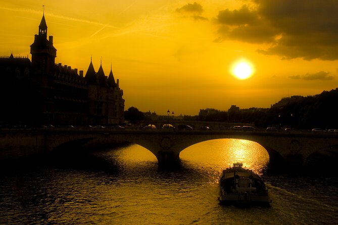Paris by Night Walking Tour: Ghosts, Mysteries and Legends - What the two-hour format feels like on foot