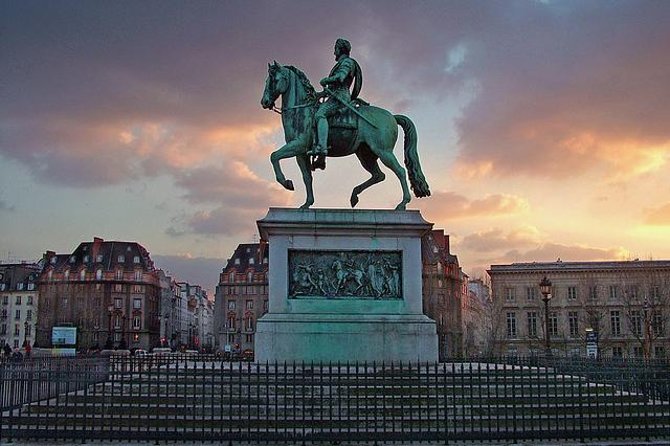 Paris by Night Walking Tour: Ghosts, Mysteries and Legends - Saint-Germain-l’Auxerrois and the violence of 1572