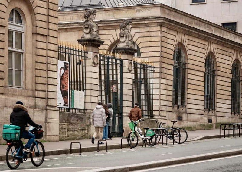 Paris: Creepy Middle Ages Walking Tour - The Panthéon and the story of Saint Geneviève