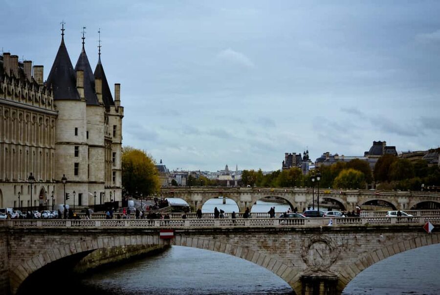 Paris: Ghosts and Dark Stories Guided Walking Tour - Rue de la Cité and the Wandering Nun
