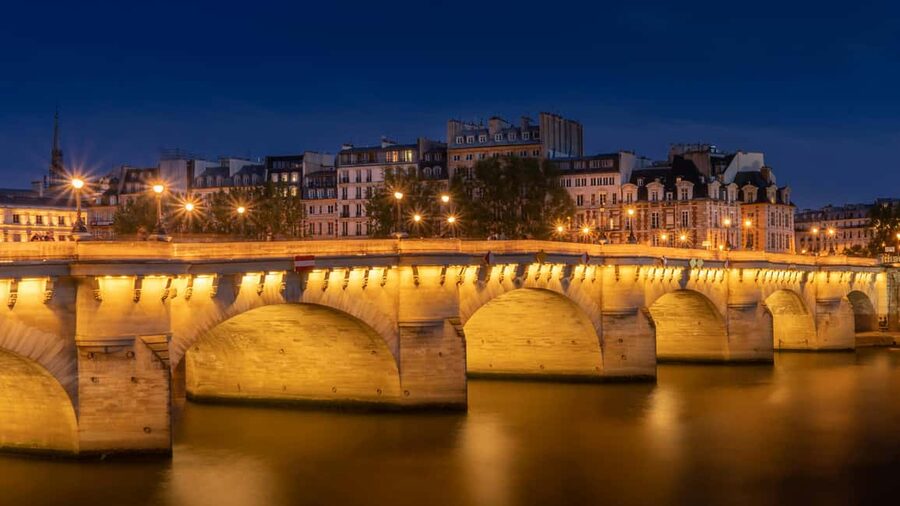 Paris: Ghosts and Dark Stories Guided Walking Tour - Sainte-Chapelle and the spectral monks
