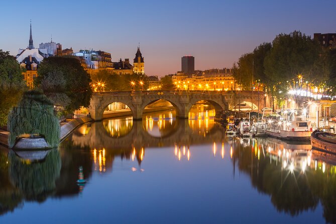 Paris Ghosts and Dark Stories Tour - Pont Neuf and the phantom coach