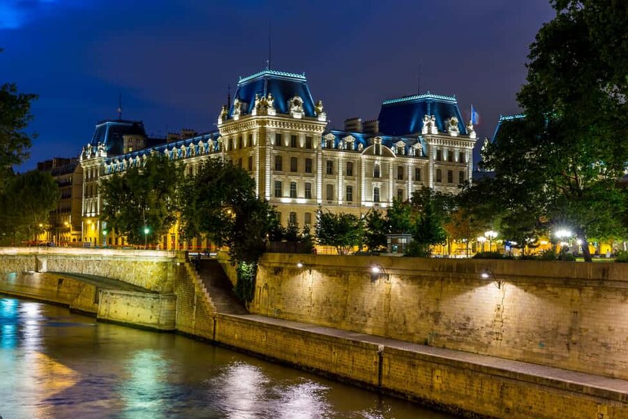 Paris: Ghosts, Legends & Mysteries Evening Walking Tour - Key points to know before you book