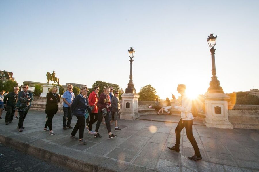 Paris: Ghosts, Legends & Mysteries Evening Walking Tour - What the storytelling is like