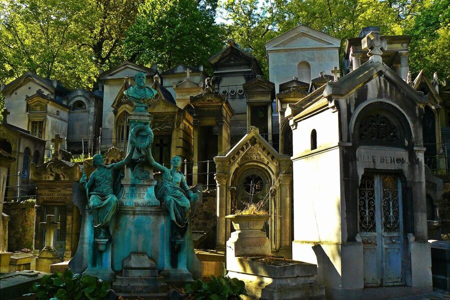 Paris: Haunted Père Lachaise Cemetery Guided Tour - Should you book the Père-Lachaise haunted tour?