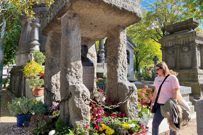 Paris: Haunted Père Lachaise Cemetery Guided Tour - Who should book this Père-Lachaise walk?