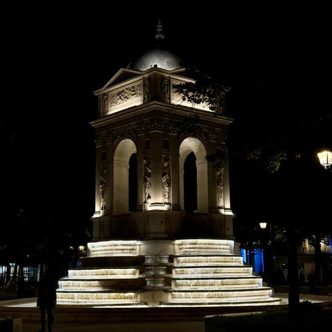 Paris Mysterious and Dark Stories Walking Tour - Small Group - The guides and storytelling style