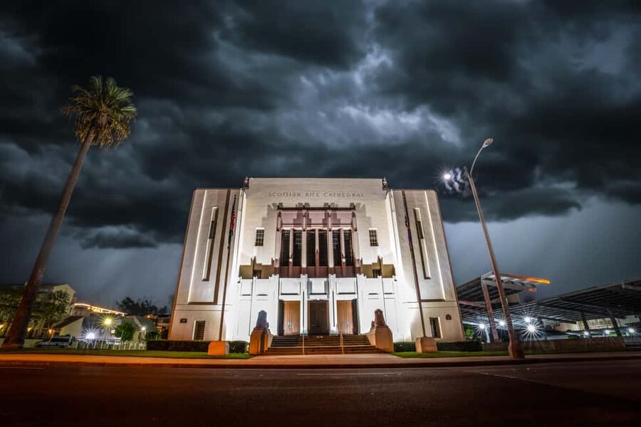 Pasadena Ghost Tour: Purgatory Phantoms - Castle Green and the balcony death