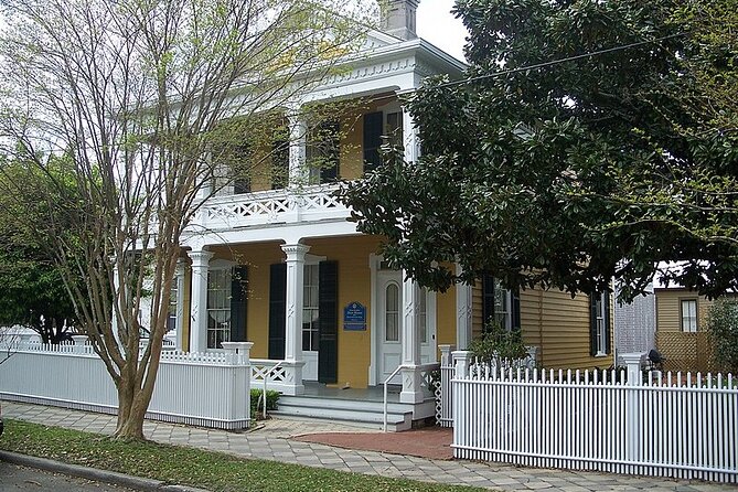 Pensacola Most Haunted Ghost Tour & Scavenger Hunt - Seville Quarter and Pensacola after dark