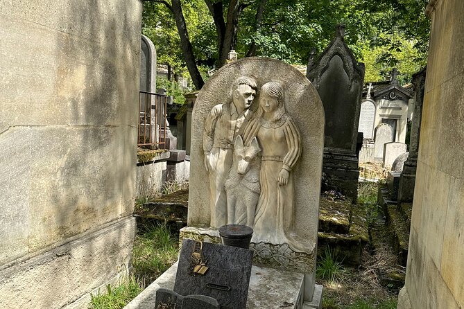 Père Lachaise's Cemetery Celebrities and Ghosts Mystery Tour - Memorials, war, and the 1871 Revolution Wall