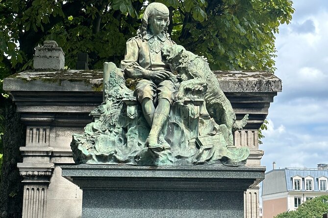 Père Lachaise's Cemetery Celebrities and Ghosts Mystery Tour - The crematorium, chapel, and Souvenir Garden